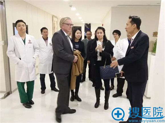宝俪总裁参观广州华美整形