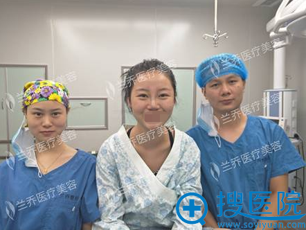 陈邦胤假体隆鼻+耳软骨垫鼻尖术后即刻